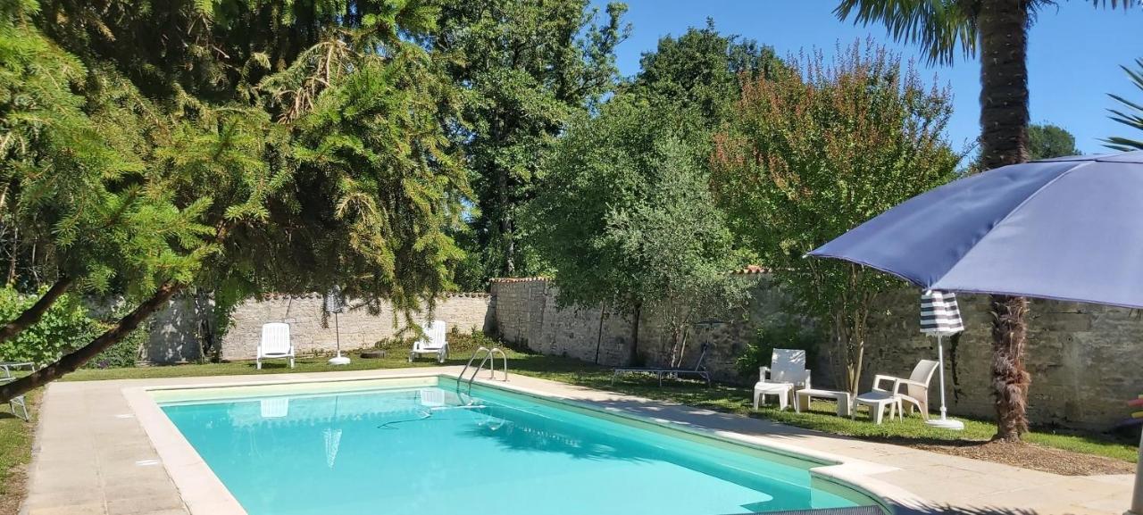 Bed and Breakfast Logis Des Bessons à Migron Extérieur photo