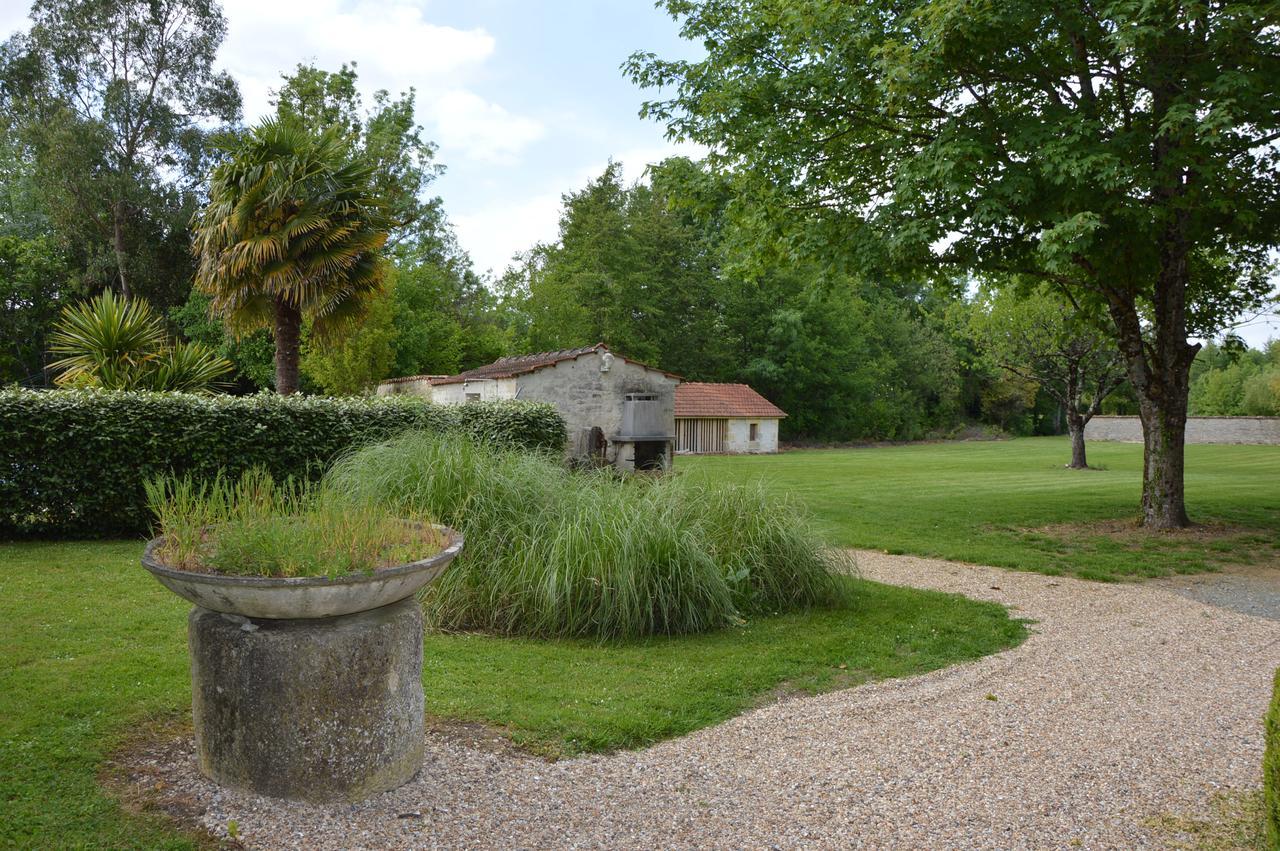Bed and Breakfast Logis Des Bessons à Migron Extérieur photo